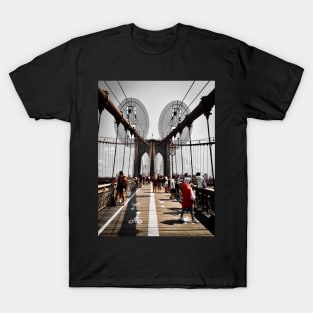 Tourists, Brooklyn Bridge, New York City T-Shirt